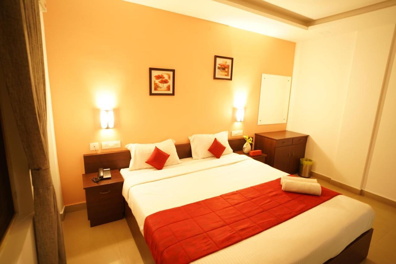 North Centre Hotel Kochi Exterior photo