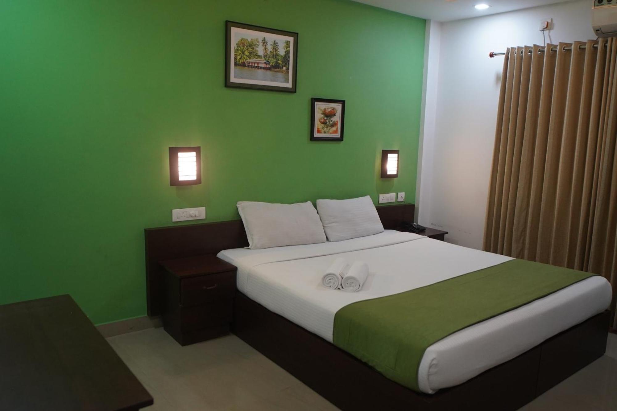 North Centre Hotel Kochi Exterior photo