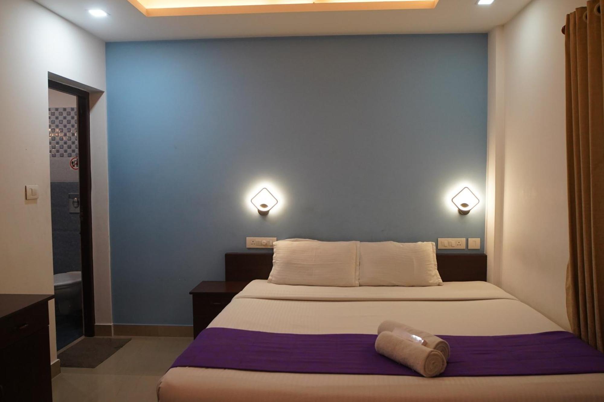 North Centre Hotel Kochi Exterior photo