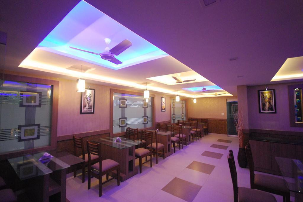 North Centre Hotel Kochi Exterior photo
